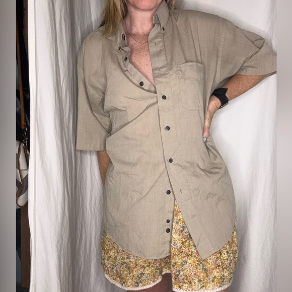 VNTG Van Heusen Wrinkle-Free Button-Up Shirt Men’s L 16-16.5 Beige Short Sleeve - Picture 2 of 4